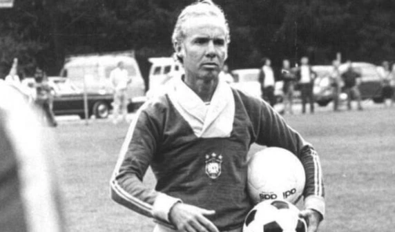 Muere estrella del fútbol de Brasil, cuatro veces campeón mundial