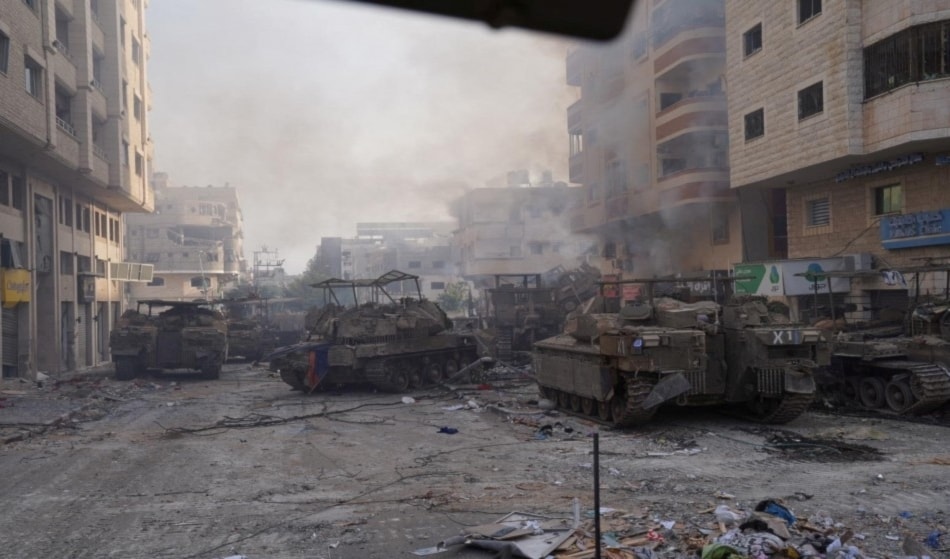 Tanques israelíes dañados y abandonados en Gaza por ataques de la resistencia palestina. 