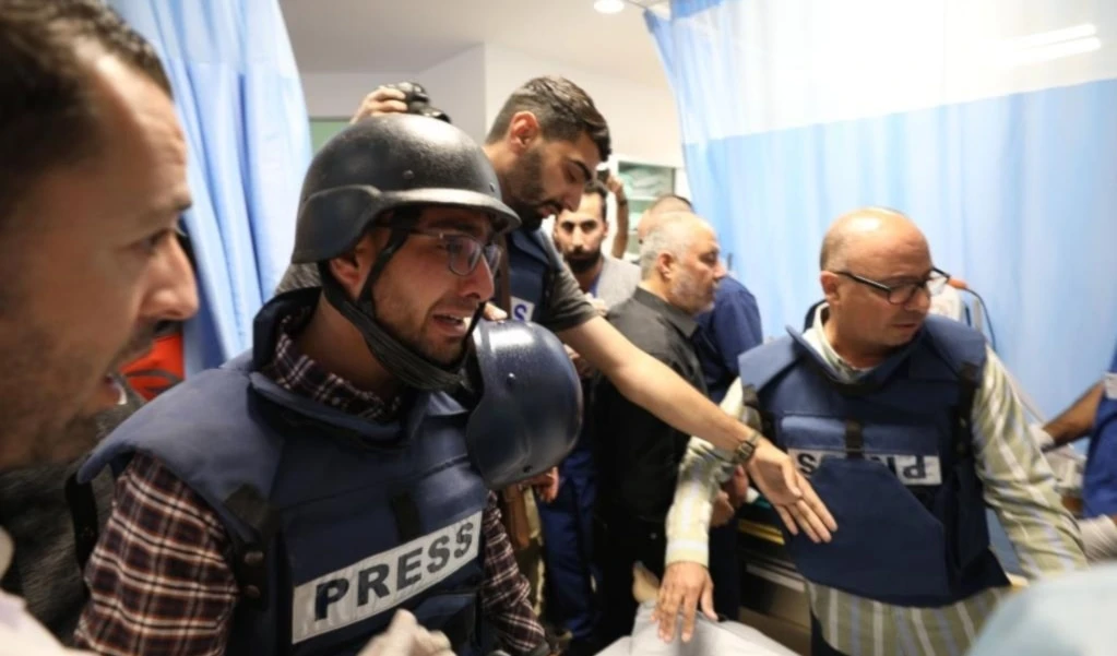 “Israel” asesinó a 176 periodistas desde que inició su brutal guerra en Gaza el 7 de octubre de 2023. “Israel” asesinó a 176 periodistas desde que inició su brutal guerra en Gaza el 7 de octubre de 2023.