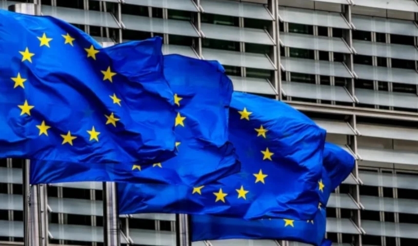 Las gigantescas empresas tecnológicas de Estados Unidos dieron la espalda a la Unión Europea debido a las restricciones impuestas a la inteligencia artificial. Las gigantescas empresas tecnológicas de Estados Unidos dieron la espalda a la Unión Europea debido a las restricciones impuestas a la inteligencia artificial.
