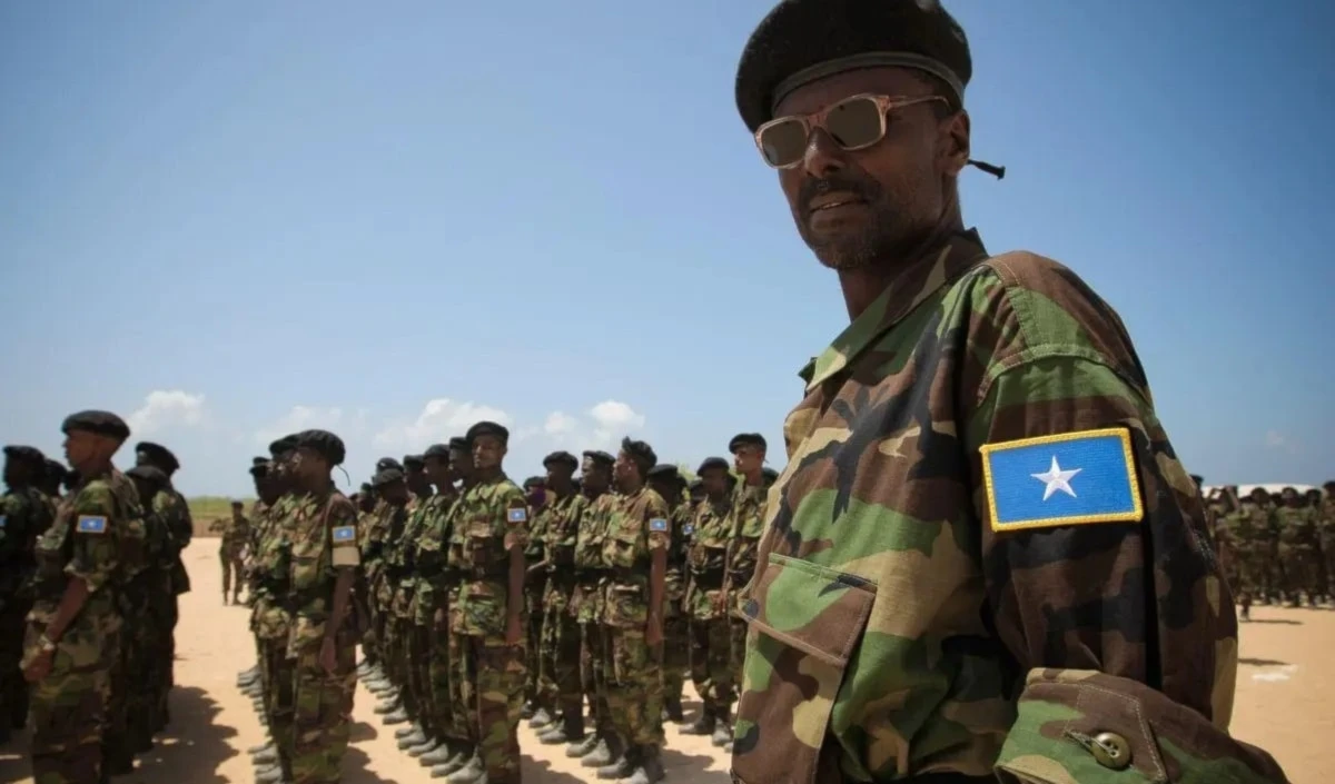 Miembro del ejército de Somalia. Miembro del ejército de Somalia.