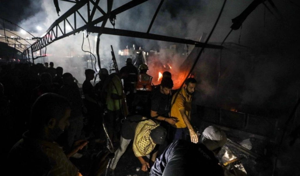 La ocupación israelí quemó más de 30 tiendas de campaña y dejó decenas de heridos y varios muertos. La ocupación israelí quemó más de 30 tiendas de campaña y dejó decenas de heridos y varios muertos.