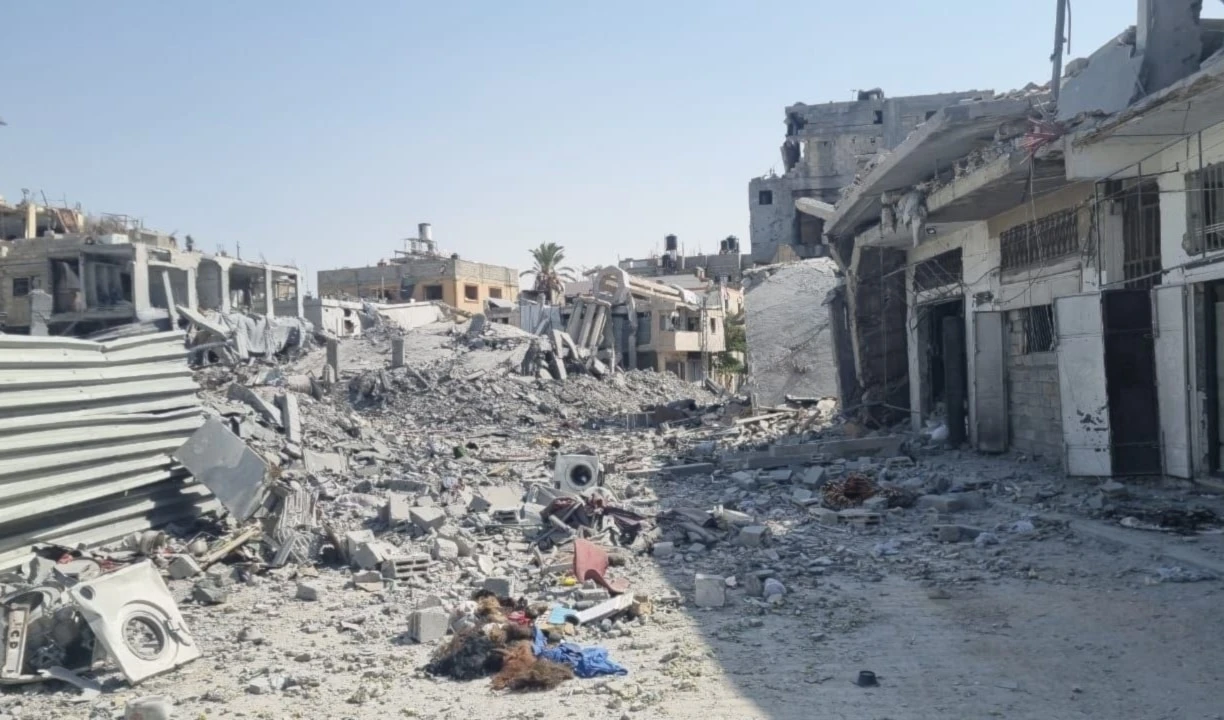 Destrucción causada por la agresión israelí en la calle Al-Nuzha en Jabalia Al-Balad, norte de la Franja de Gaza. 14 de octubre de 2024.