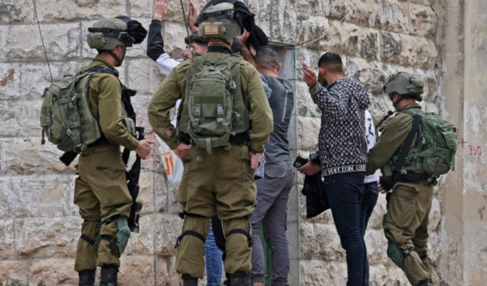 Los encarcelamientos estuvieron acompañados de ataques y amenazas contra los ciudadanos y sus familias, además de sabotaje y destrucción generalizados de viviendas.