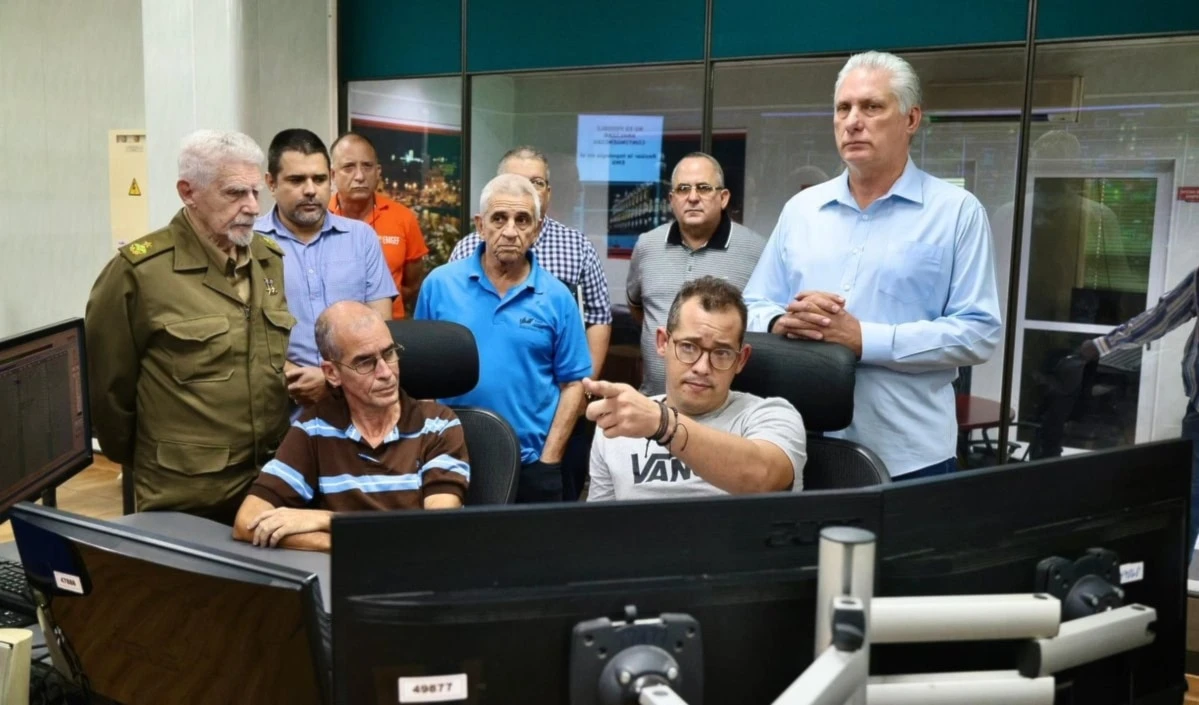 Presidente de Cuba chequea labores de recuperación del sistema eléctrico en el Despacho Nacional de Carga. (Foto: Presidencia Cuba en X)