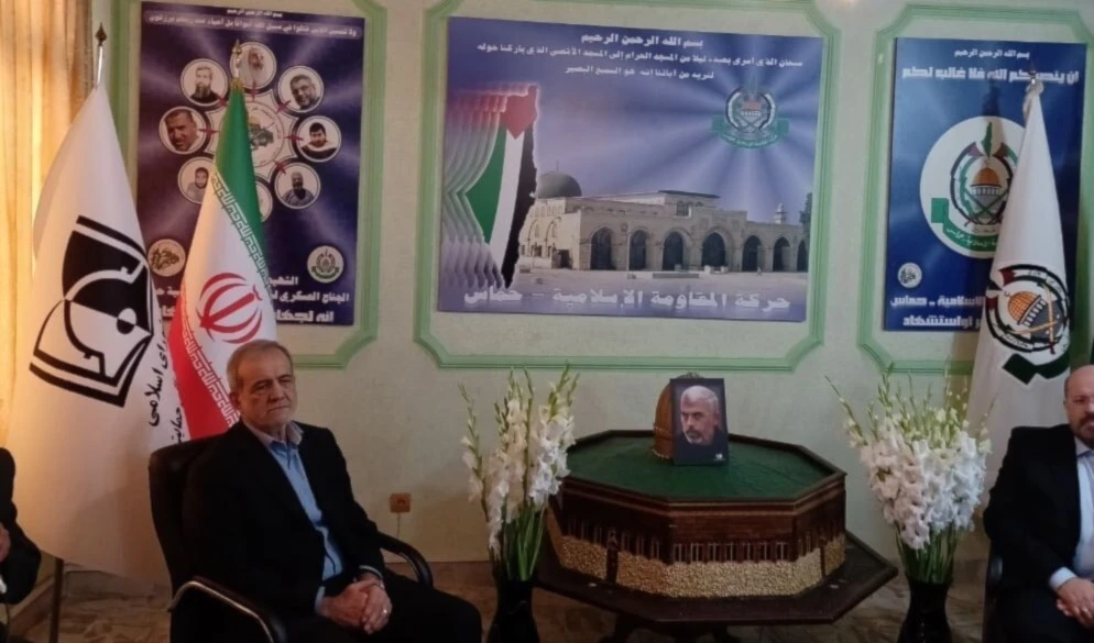 Presidente de Irán visita oficina de Hamas en Teherán.