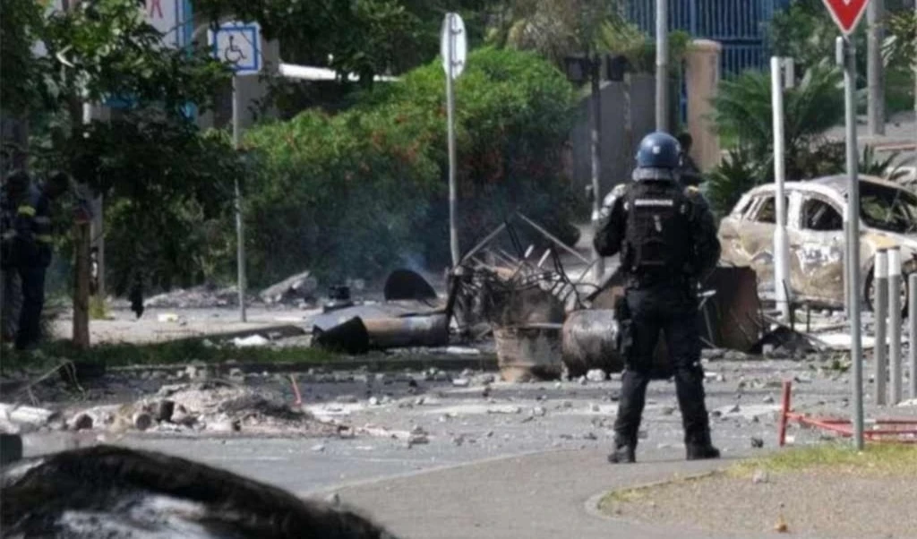 Martinica nuevamente entre protestas y toque de queda