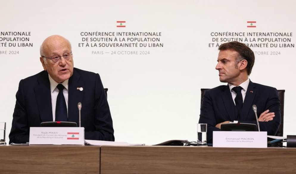 Presidente interino de Líbano, Najib Mikati, junto al presidente de Francia, Emmanuel Macron, durante Conferencia Internacional para apoyar al Líbano en París. 24 de octubre de 2024. (Foto: AFP)