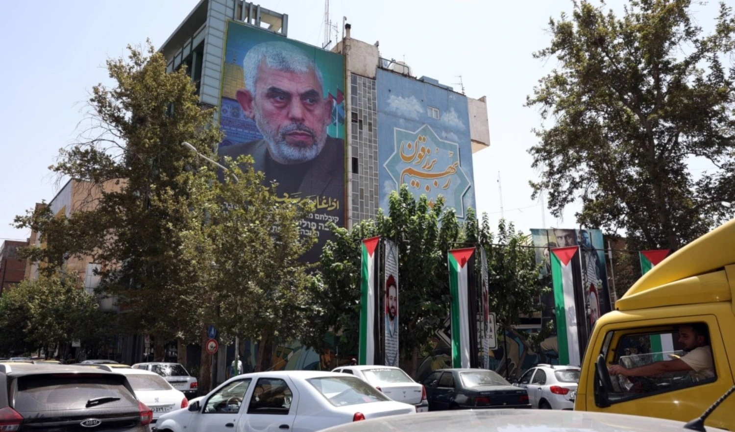 La vida en la capital iraní, Teherán, transcurre con total normalidad después de los ataques israelíes de la madrugada del sábado.