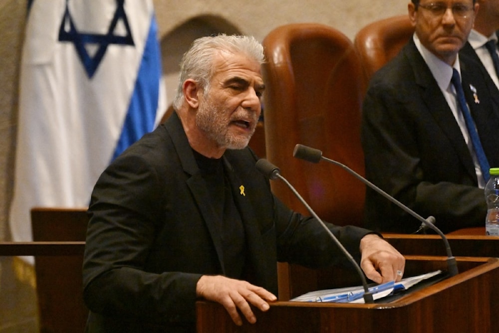 Jefe del partido “Hay un futuro”, Yair Lapid, en la sesión del Knesset. 28 de octubre de 2024 (Foto: AFP)