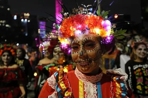 México celebra la vida en festejos por el Día de Muertos