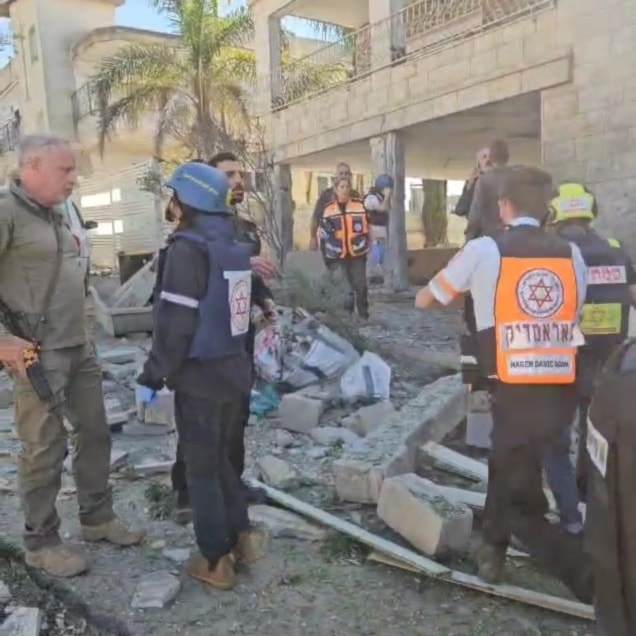 Hizbullah de Líbano bombardeó con misiles los asentamientos de Delton y Kfar Vradim.