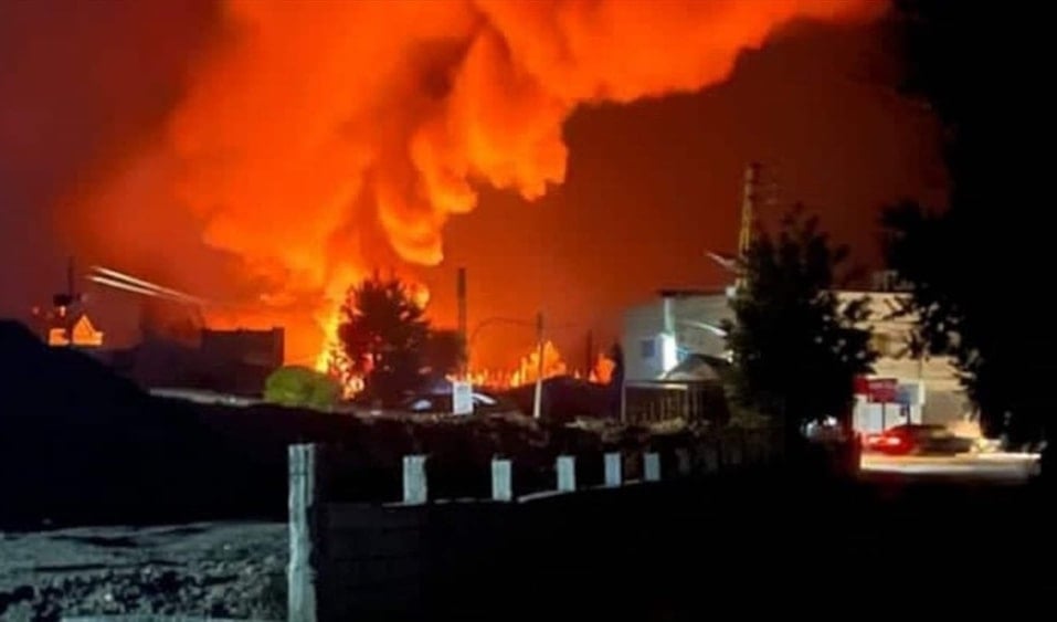 Los intensos bombardeos provocaron grandes incendios en la Bekaa libanesa. 