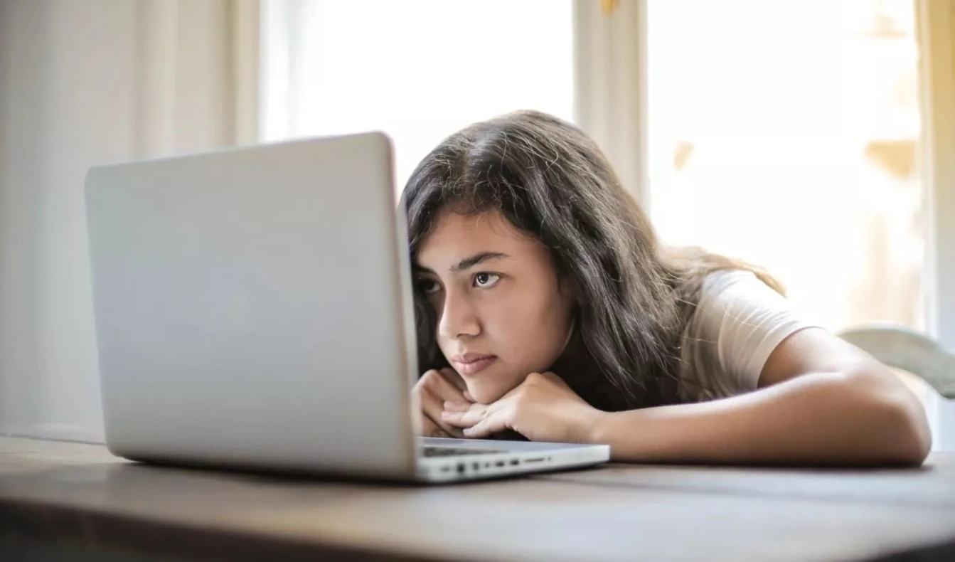 Tres de cada 10 niños en Brasil sufren ofensas por Internet. Foto: Pexels.