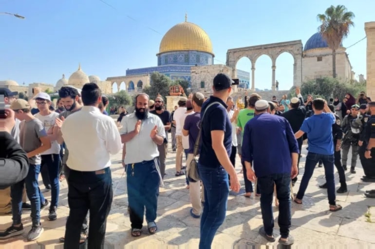 Los colonos israelíes irrumpieron en la mezquita de Al-Aqsa y realizaron rituales talmúdicos.