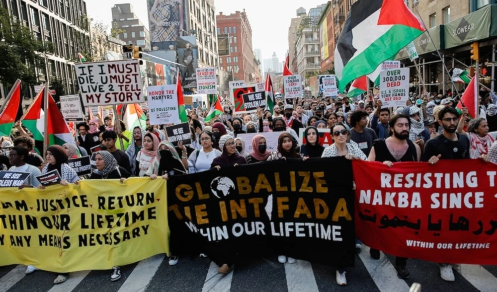 Imágenes de las protestas en Manhattan, el 7 de octubre de 2024. Foto: AP Imágenes de las protestas en Manhattan, el 7 de octubre de 2024. Foto: AP