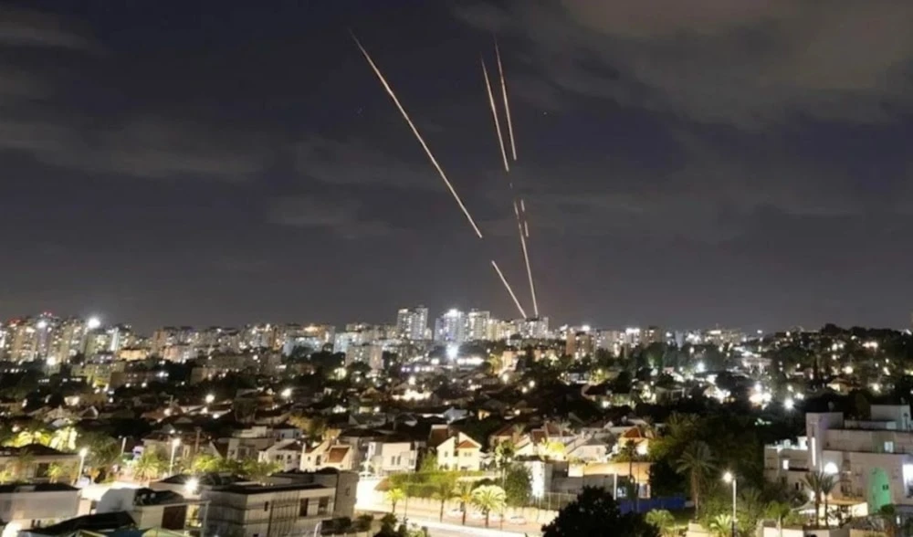 Irán lanza centenares de misiles contra objetivos militares de "Israel" (Foto: Agencias)