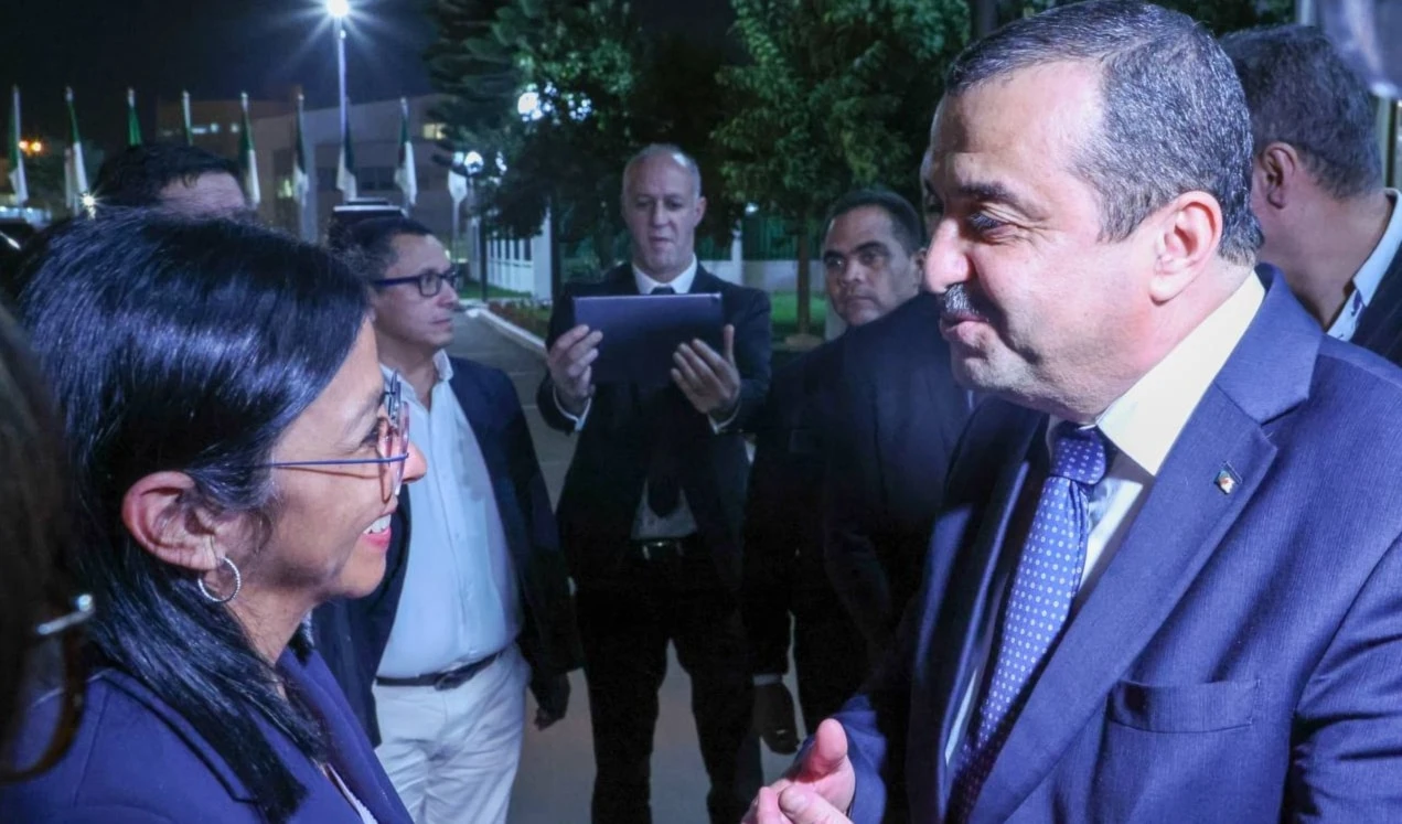 Vicepresidenta Delcy Rodríguez arribó a la República de Argelia