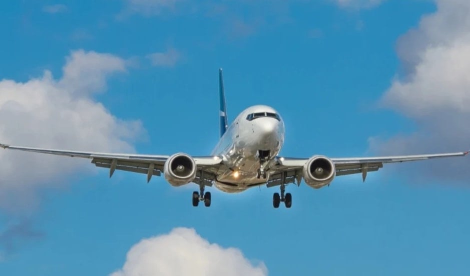 Más aerolíneas internacionales suspenden sus vuelos hacia los territorios ocupados. 