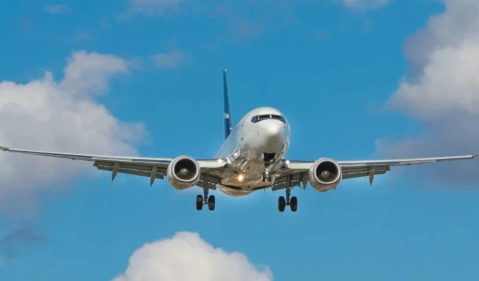 Más aerolíneas internacionales suspenden sus vuelos hacia los territorios ocupados.