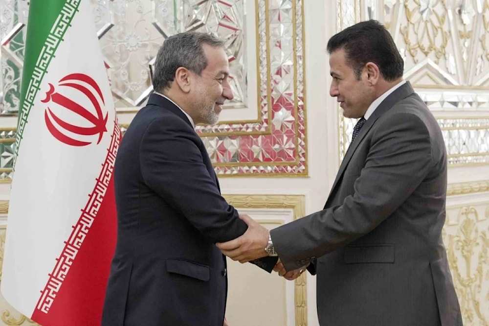 El Asesor de Seguridad Nacional iraquí, Qasem Al-Araji, se reunió en Teherán con el ministro de Exteriores iraní, Abbas Araghchi.
