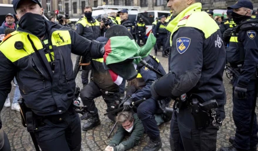 La policía de Ámsterdam arrestó a decenas de participantes en la manifestación propalestina. (Foto: Agencias) La policía de Ámsterdam arrestó a decenas de participantes en la manifestación propalestina. (Foto: Agencias)