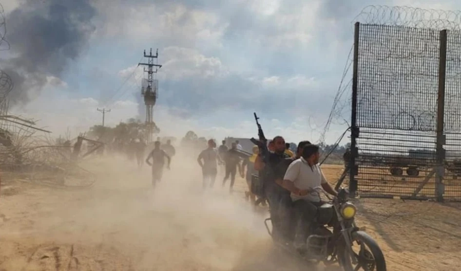 Escena del 7 de octubre después de asaltar la valla que separa la Franja de Gaza y los territorios ocupados.