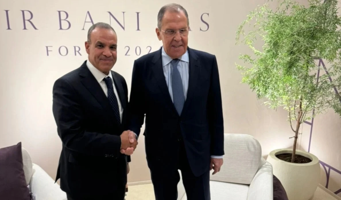 El ministro de Exteriores de Egipto, Badr Abdelatty, y su homólogo de Rusia, Serguéi Lavrov.