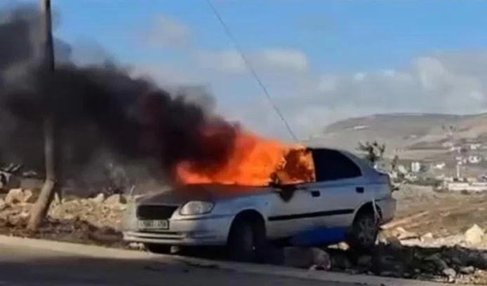 Colonos israelíes atacaron viviendas palestinas en la localidad de Beit Furik, al este de Naplusa, en la Cisjordania ocupada, y quemaron tres vehículos