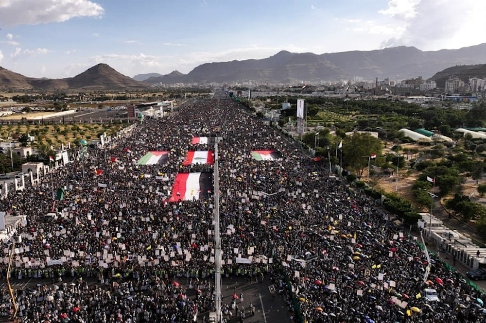 Multitudes marchan en Yemen en apoyo al eje de Resistencia