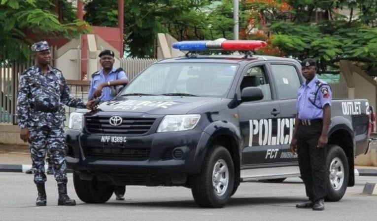 Patrulla de policía en Nigeria.