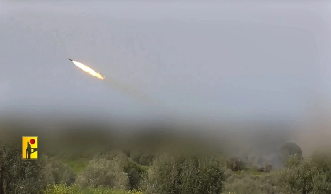 Lanzamiento de misiles Nars 2 contra Haifa ocupada.