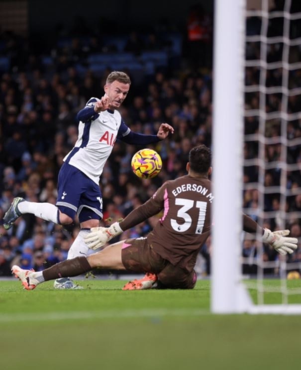 Tottenham derrota a Manchester City en fútbol inglés.