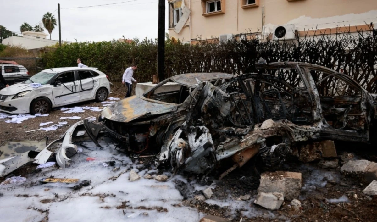 Daños causados por ataques con misiles desde el Líbano al este de "Tel Aviv" (Foto: AFP) Daños causados por ataques con misiles desde el Líbano al este de "Tel Aviv" (Foto: AFP)