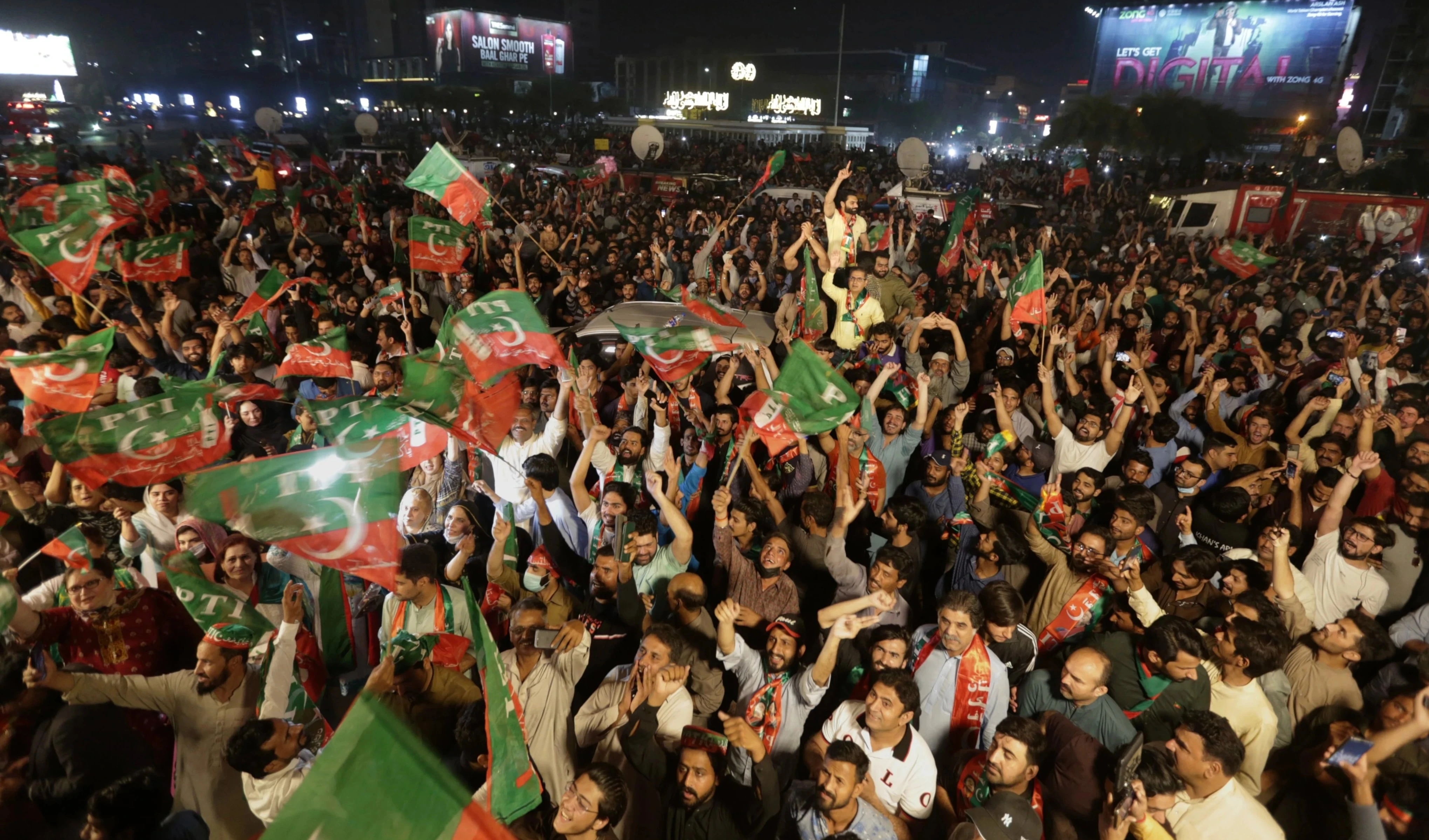 Los seguidores de Imran Khan se manifiestan en Islamabad. Los seguidores de Imran Khan se manifiestan en Islamabad.
