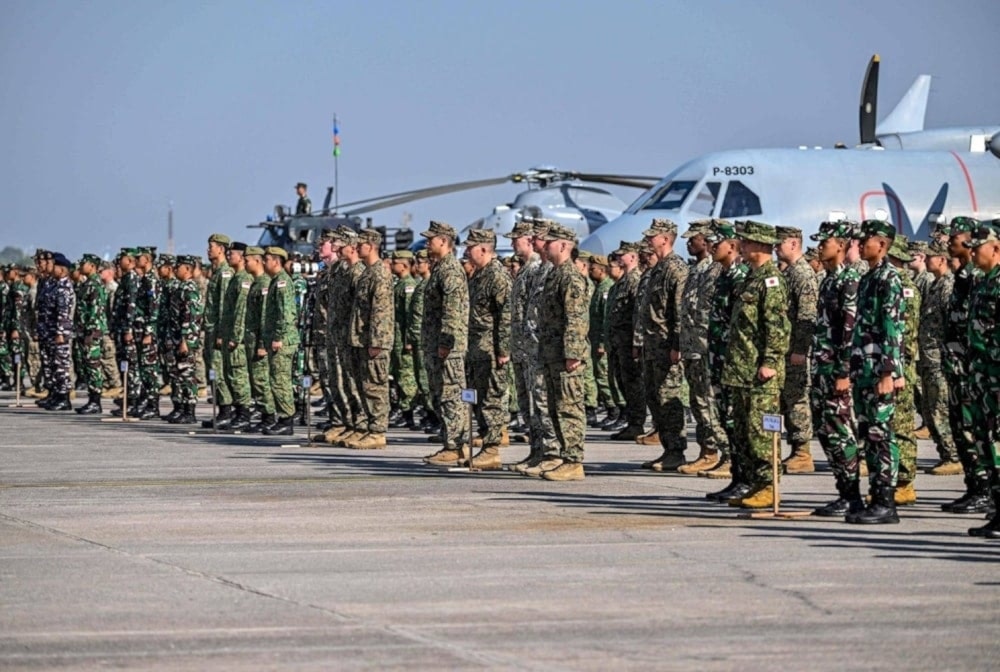 Militares de Japón, Singapur, Tailandia, Reino Unido y Estados Unidos participan en ejercicios paramilitares conjuntos en el Centro de Aviación de Indonesia. Foto: AFP