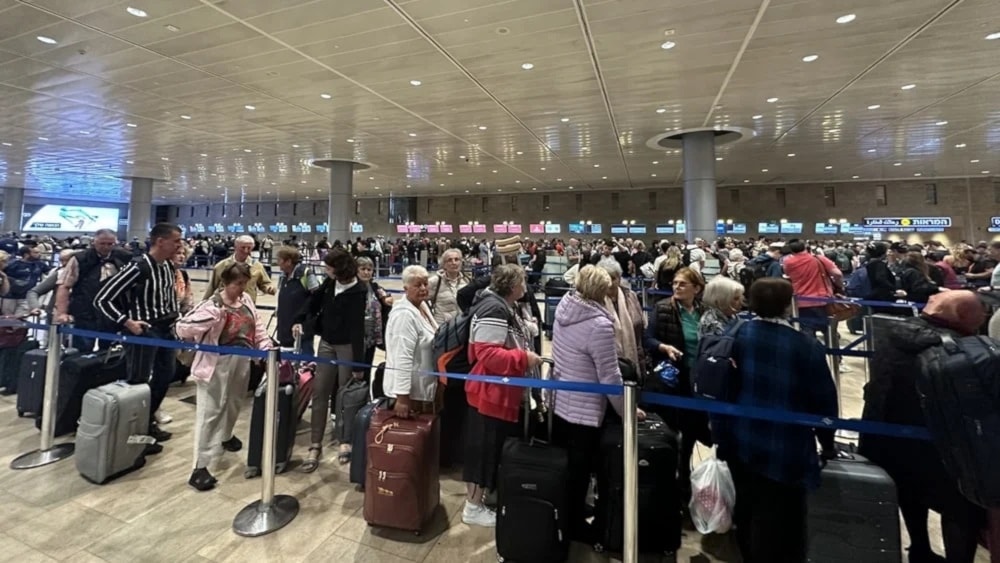 Israelíes abandonan la entidad ocupante por el aeropuerto de 