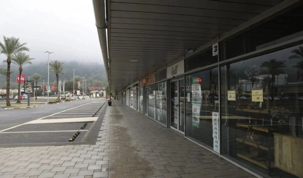 Las zonas de los asentamientos israelìes al norte de la Palestina ocupada se mantienen completamente vacìos. (Foto: AFP)