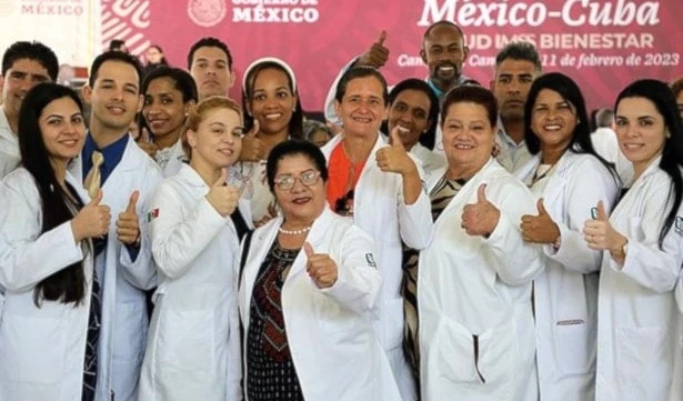 Llegan a México 199 médicos de Cuba de 29 especialidades. Foto: IMSS