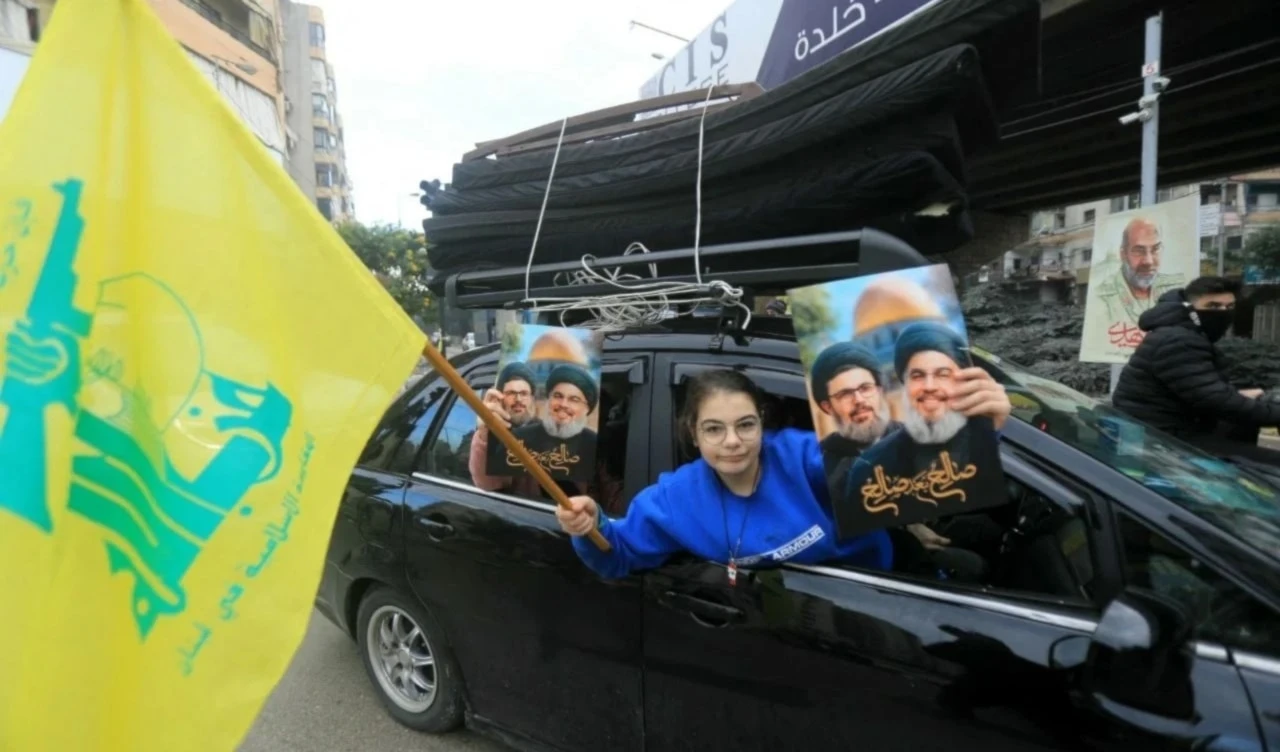 Libaneses regresan a sus hogares en el suburbio sur de Beirut. Libaneses regresan a sus hogares en el suburbio sur de Beirut.