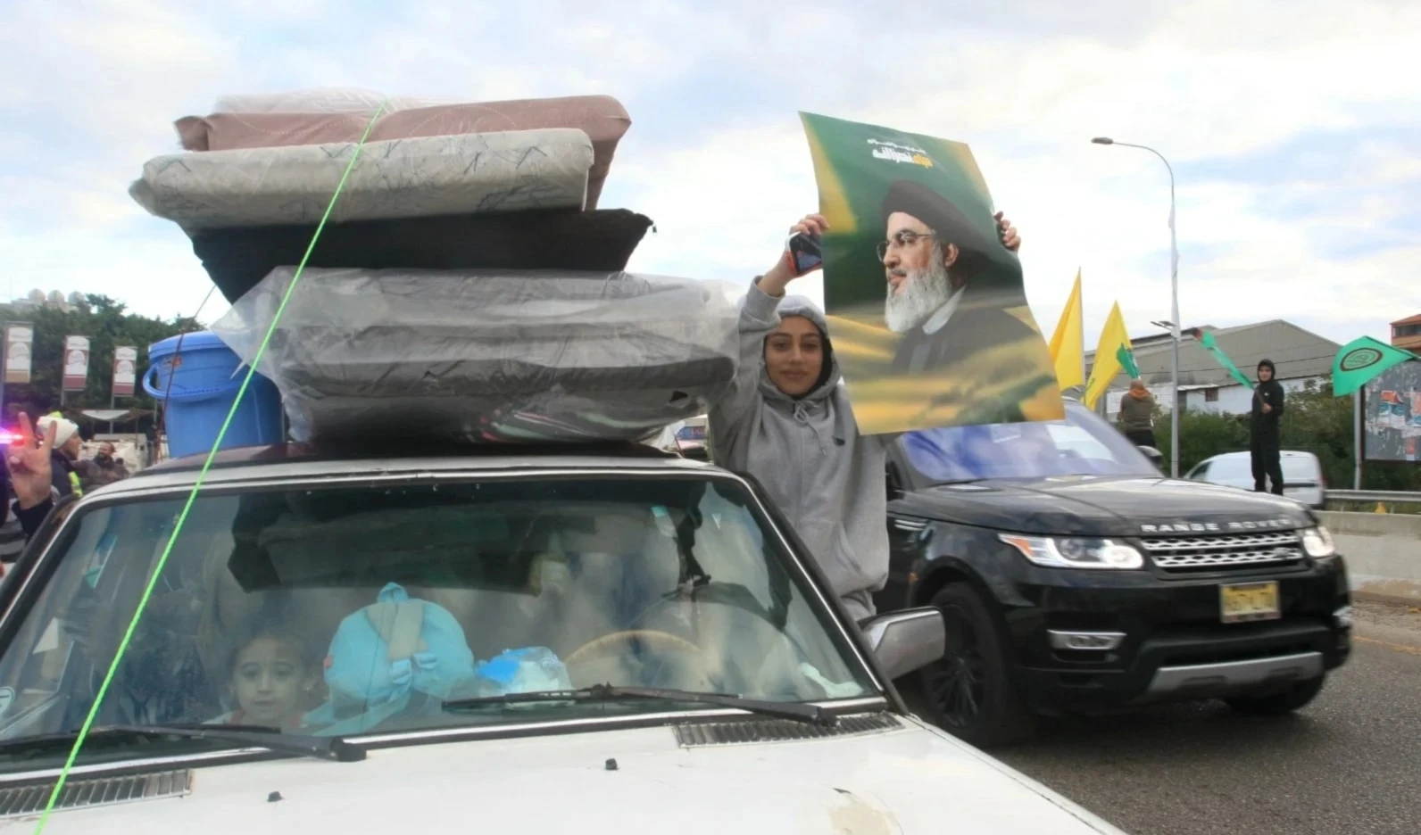 Desplazados libaneses regresan a sus hogares tras el alto al fuego