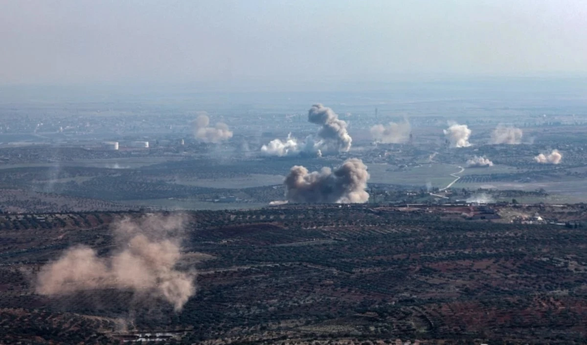 Violentos bombardeos en el frente de Jericó, al norte de Siria.