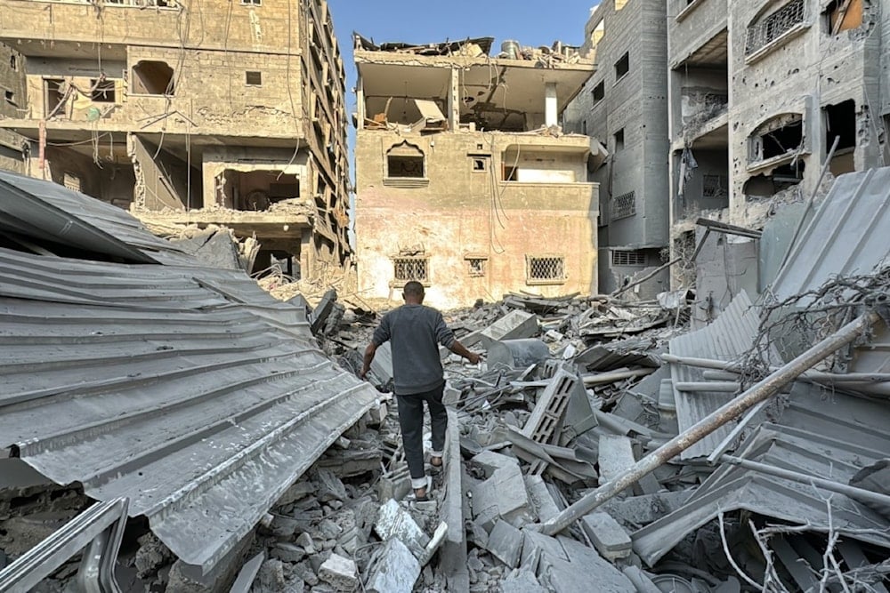 Destrucción causada por el bombardeo israelí contra edificios residenciales en Beit Lahia, al norte de la Franja de Gaza. Foto: AFP