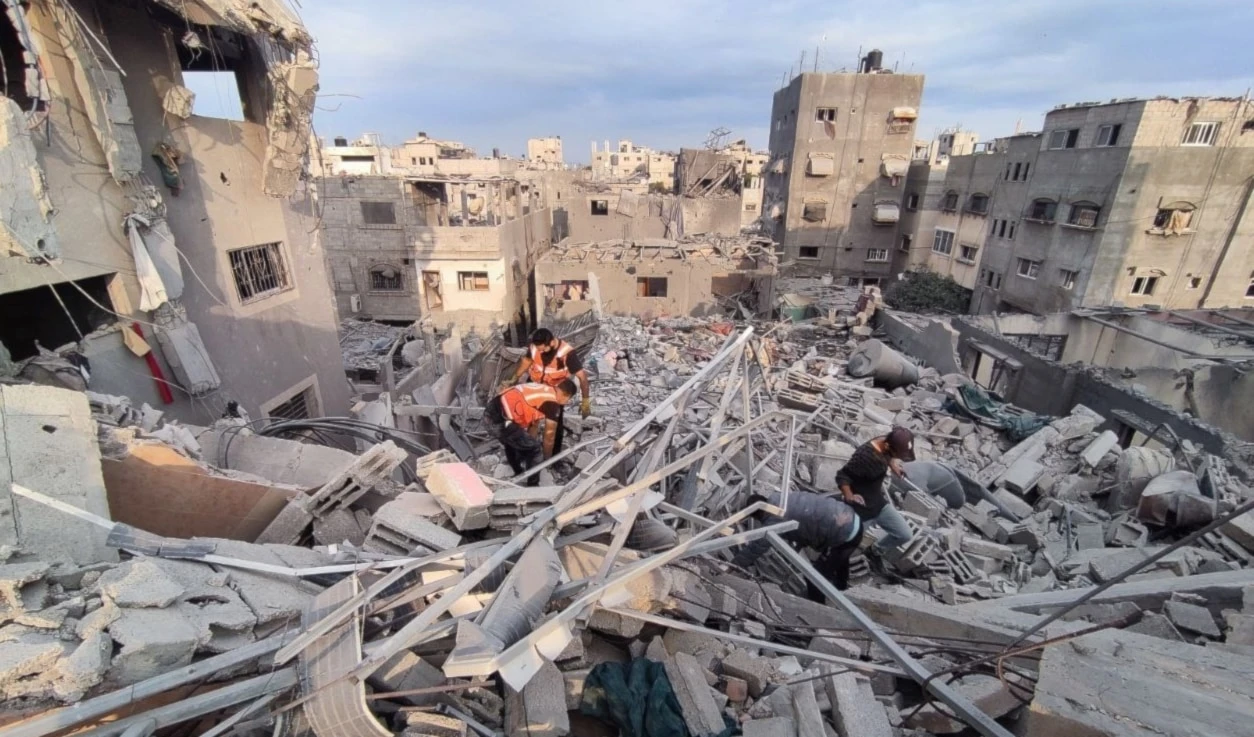 Bombardeos sionistas destruyeron 254 viviendas en Gaza en 48 horas