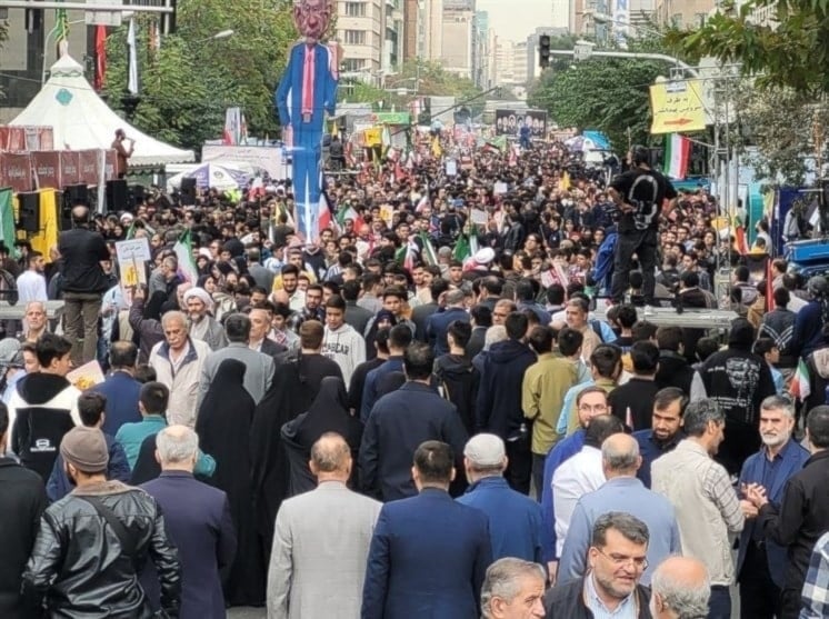 Iraníes celebran el Día Nacional de la Lucha contra la Arrogancia Global. 