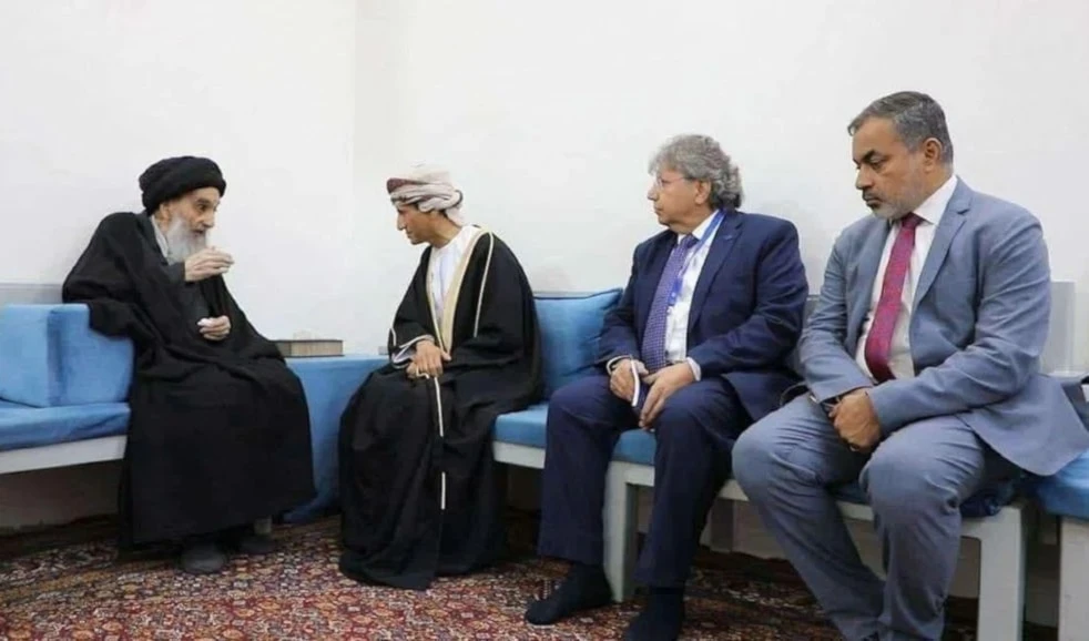 Encuentro entre la máxima autoridad religiosa de Irak, Sayyed Ali al-Sistani, y el el representante del secretario general de la ONU y jefe de la Misión de Asistencia en Bagdad, Mohammed Hassan.