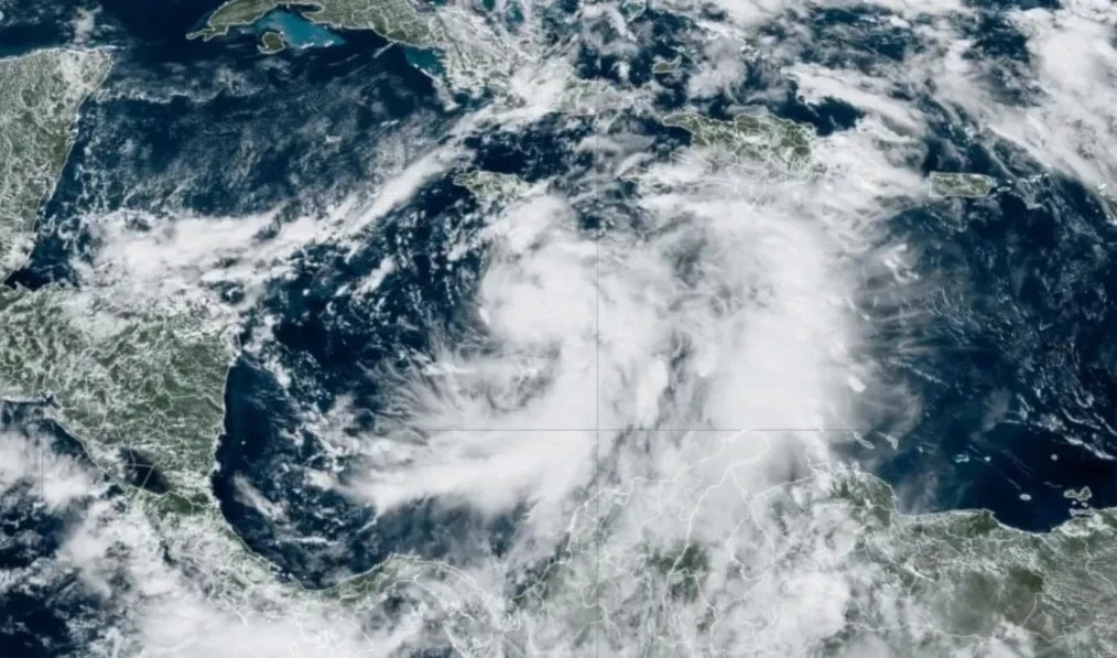 Depresión del Caribe se convirtió en tormenta tropical Rafael. Foto: NHC.