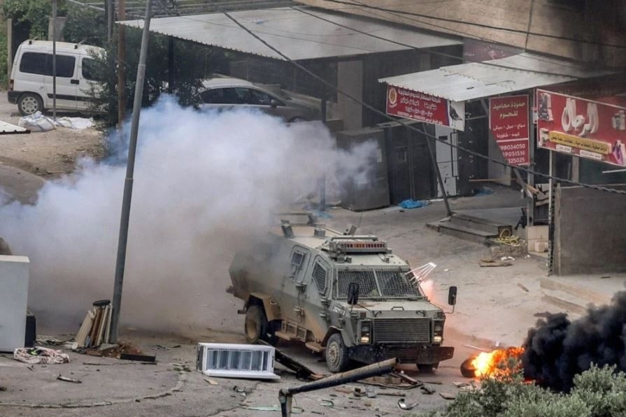 Resistencia palestina enfrenta fuerzas israelíes en Cisjordania.