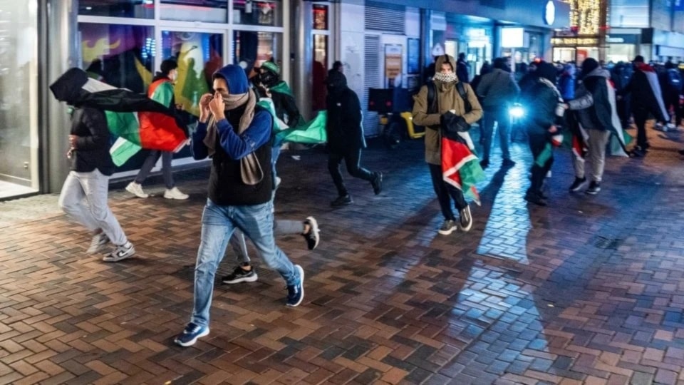 Ataques y provocaciones cometidos por israelíes contra partidarios de la causa palestina tras un partido de fútbol en la capital holandesa, Ámsterdam 