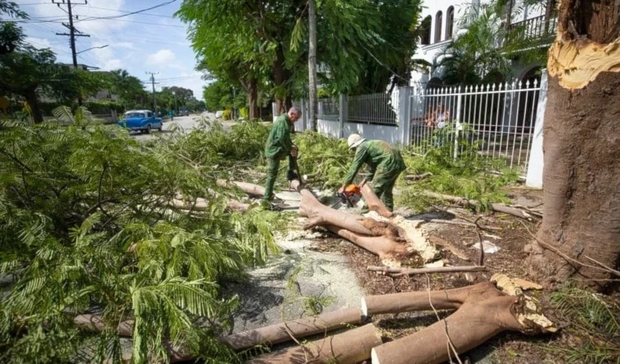 Cuba trabaja para superar consecuencias del huracán Rafael. Foto: EFE.